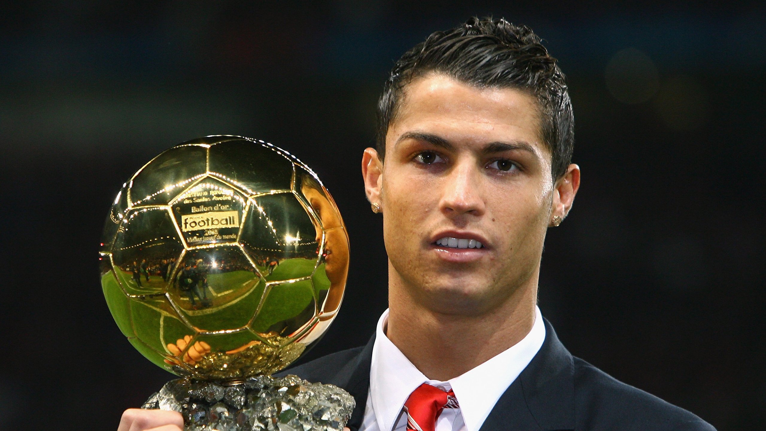 “中国足球产业持续优化，吸引更多投资和合作”，中国足球产业发展现状